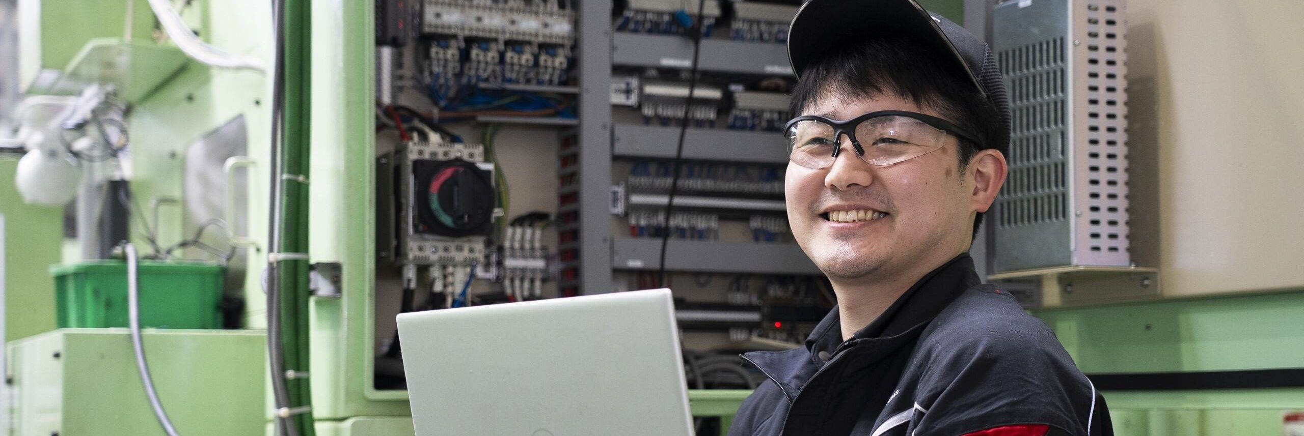 会って話せる転職博の特性を活かし、採用単価を抑えて8人の若手人材を採用
